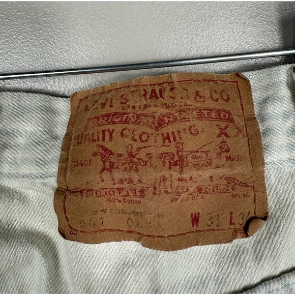 Vintage 80’s Levi’s 501 White and Blue Pin Striped Relaxed Jeans Size 31x33